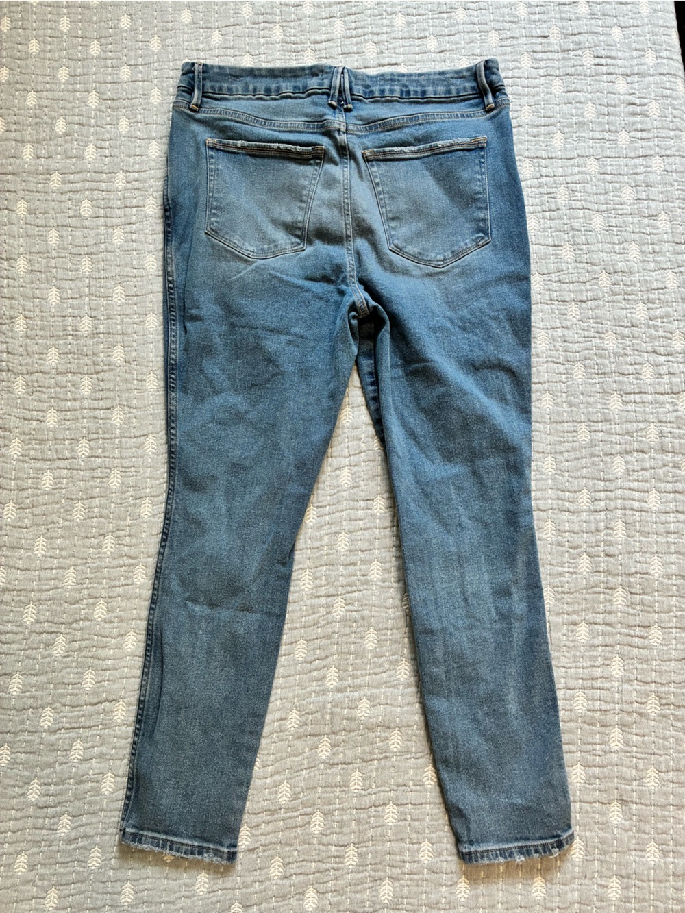 Good American Distressed Skinny Jeans in Blue Wash - Picture 2 of 6